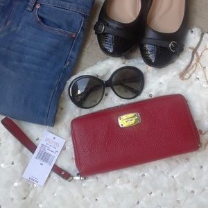 Michael Kors jet set wristlet/wallet